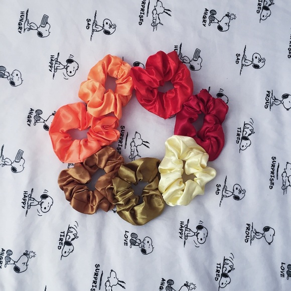 ☆FREE W $15+ PURCHASE☆ satin scrunchies - Picture 2 of 6